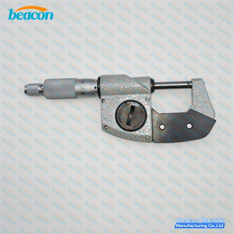 {Digital and Mechanical Dual Readout Outside Micrometer}